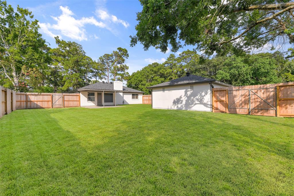 Huge backyard that will surely please the whole family ~