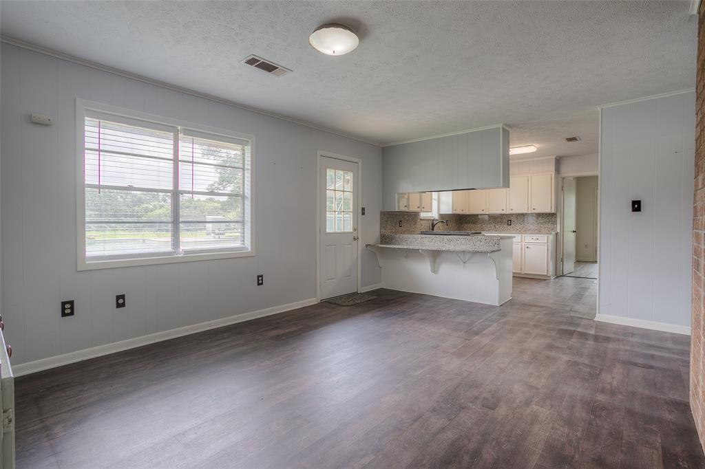 Entrance from side of home into dining area off kitchen