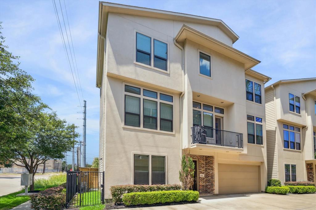 1116 Saint Charles St