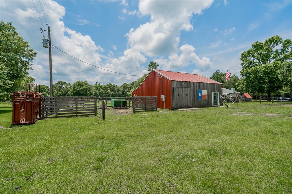 Here is a very nice catch pen for cattle and a holding pen that is helpful when rounding up cattle to transport.