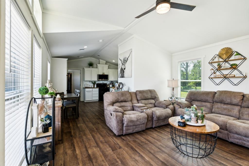 Livingroom / kitchen open concept