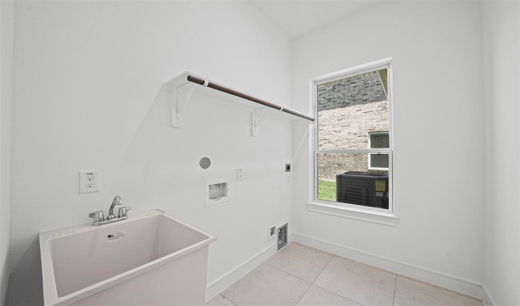 Laundry room with sink