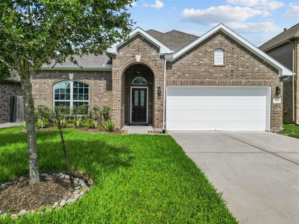 243 Dale Ridge Lane , Dickinson, Texas image 1