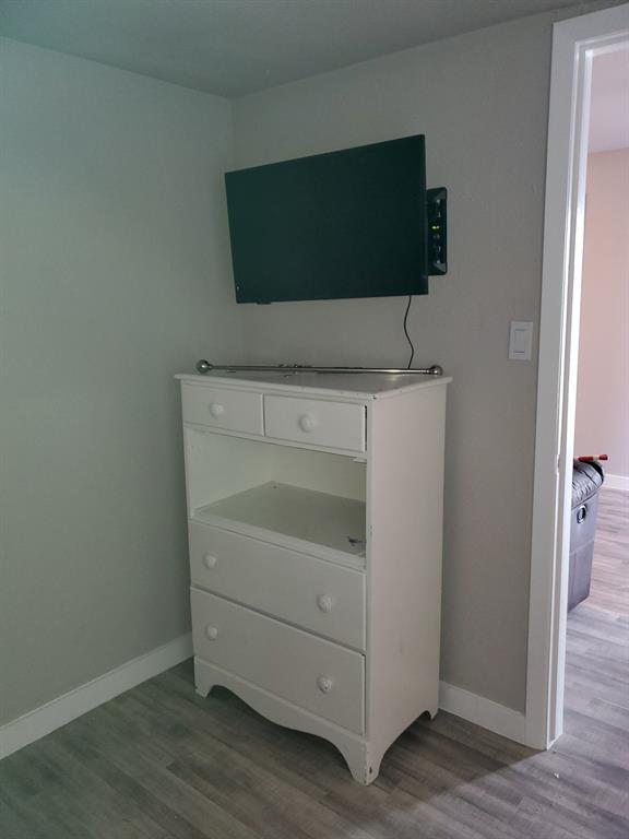 Unit 3 - secondary room, wall mounted TV