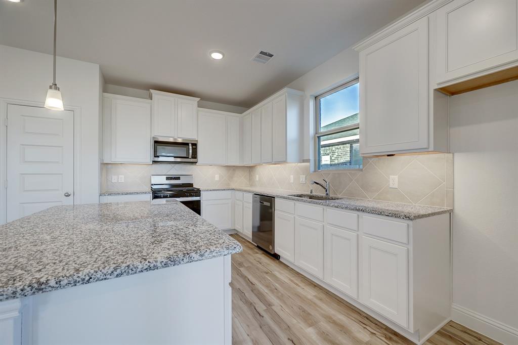 Beautiful kitchen with fantastic upgrades.