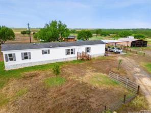 1130 County Road 101, Floresville, TX 78114