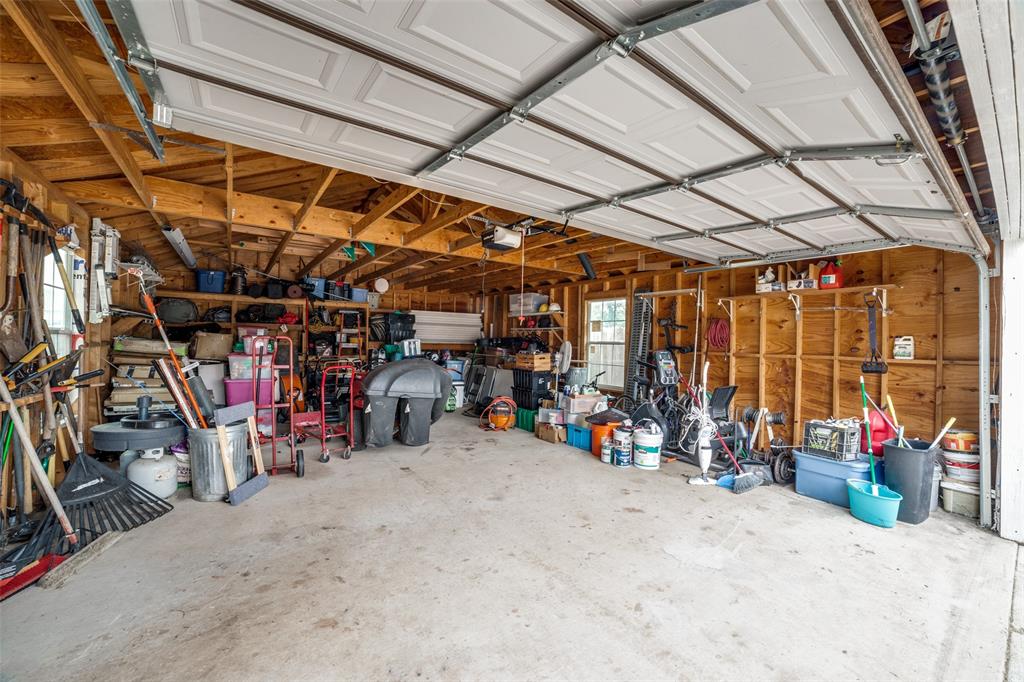 Large detached workshop/shed