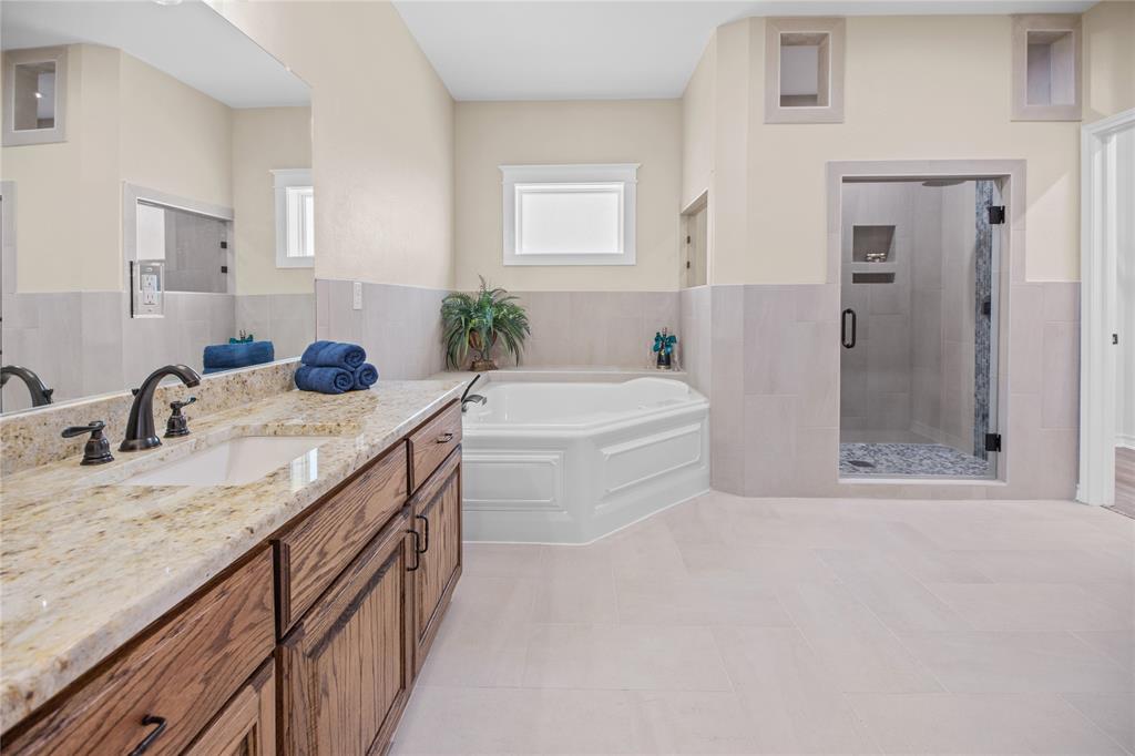 Master ensuite also features Granite counters