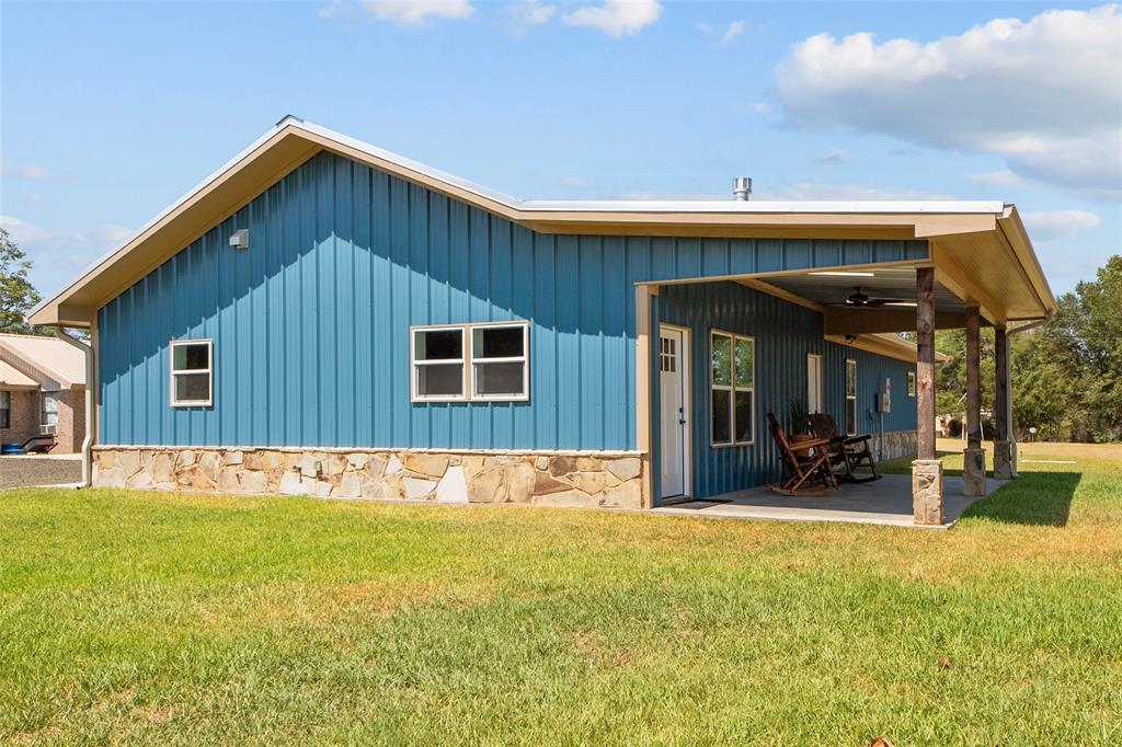 Right side view of home & back porch