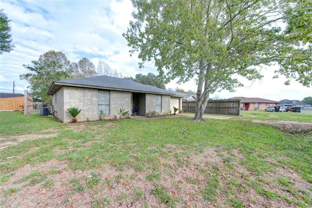 310 N 9th Street , Beasley, Texas image 4