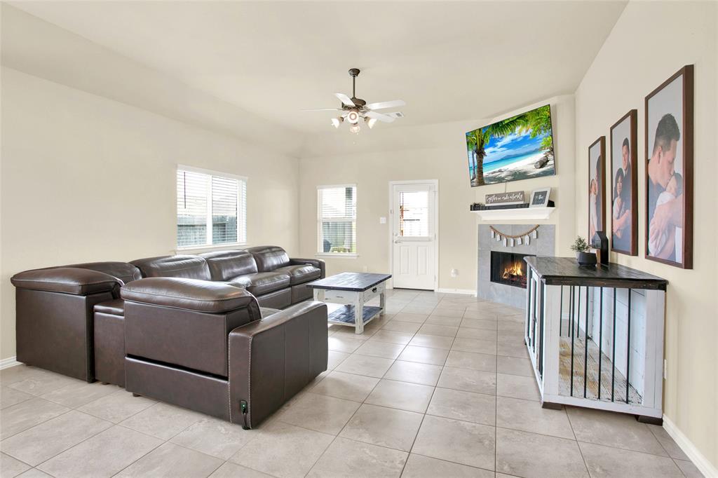 The large living area just outside of the kitchen and breakfast room. Awesome open concept for entertaining.