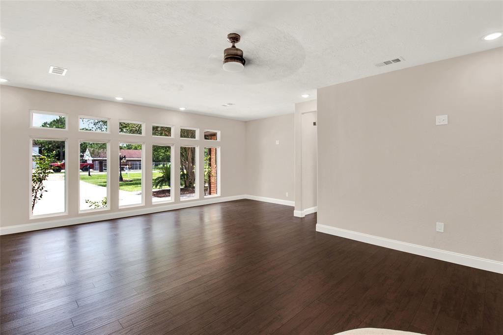 Beautiful windows in the Bonus Room!