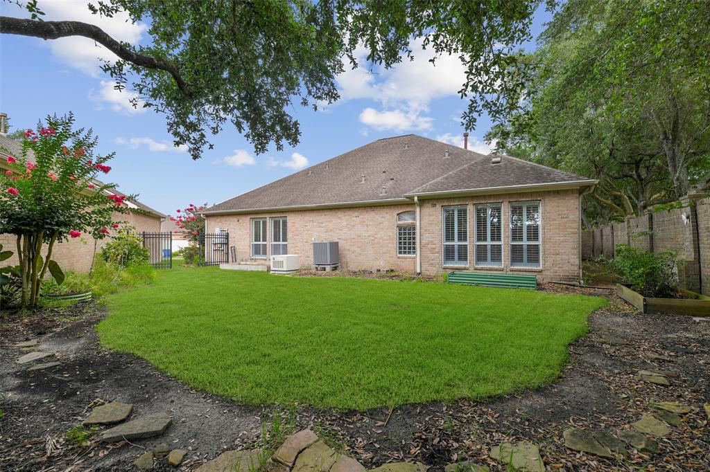 1529 Briar Bend , Friendswood, Texas image 25