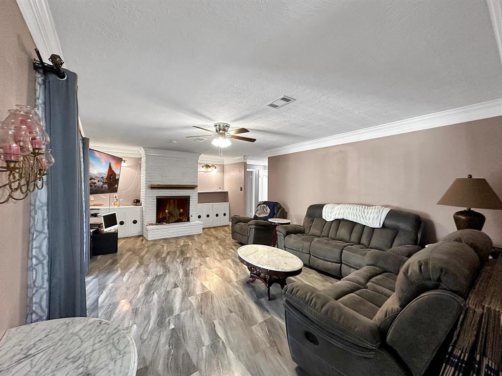 The home boasts a large living room, perfect for family gatherings and entertaining guests.