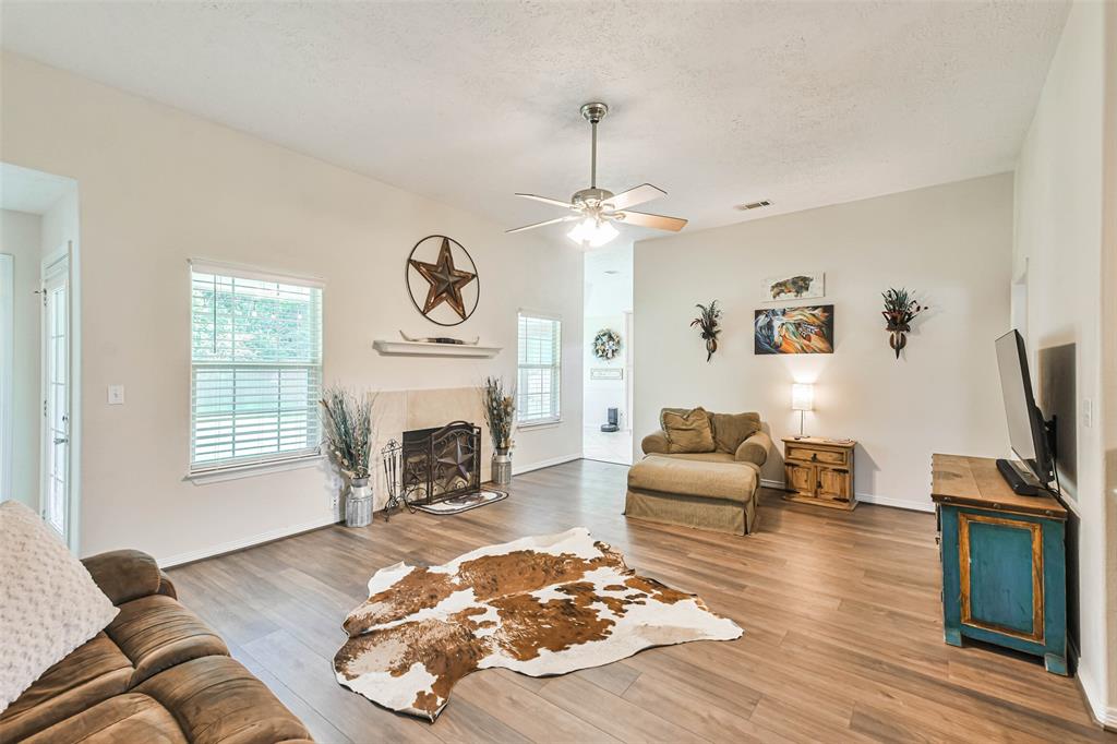 Spacious living room