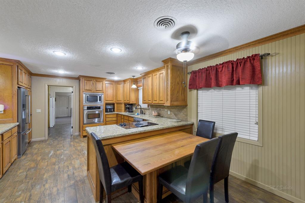 Kitchen and Breakfast area