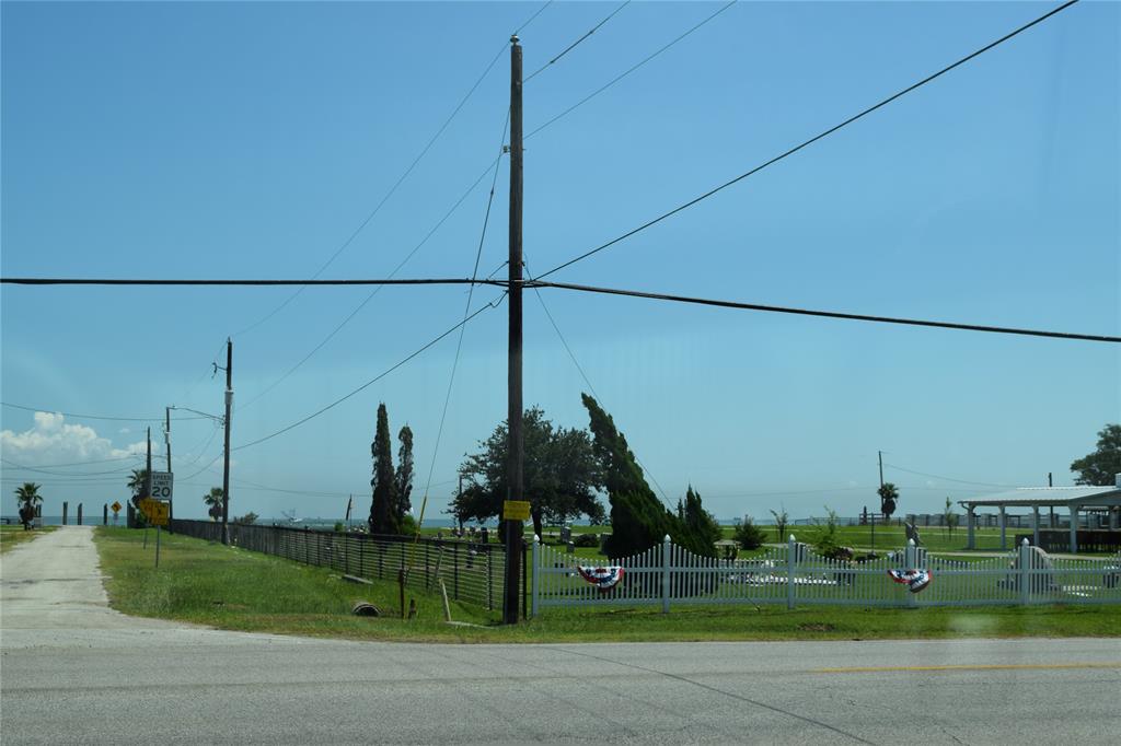 Cemetery across Bay Shore ensures great bay views