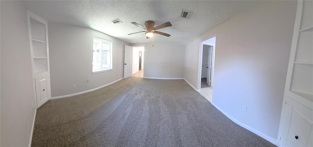 Primary bedroom w/full bathroom downstairs