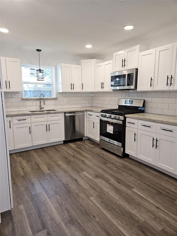 Kitchen w/new GE SS appliances