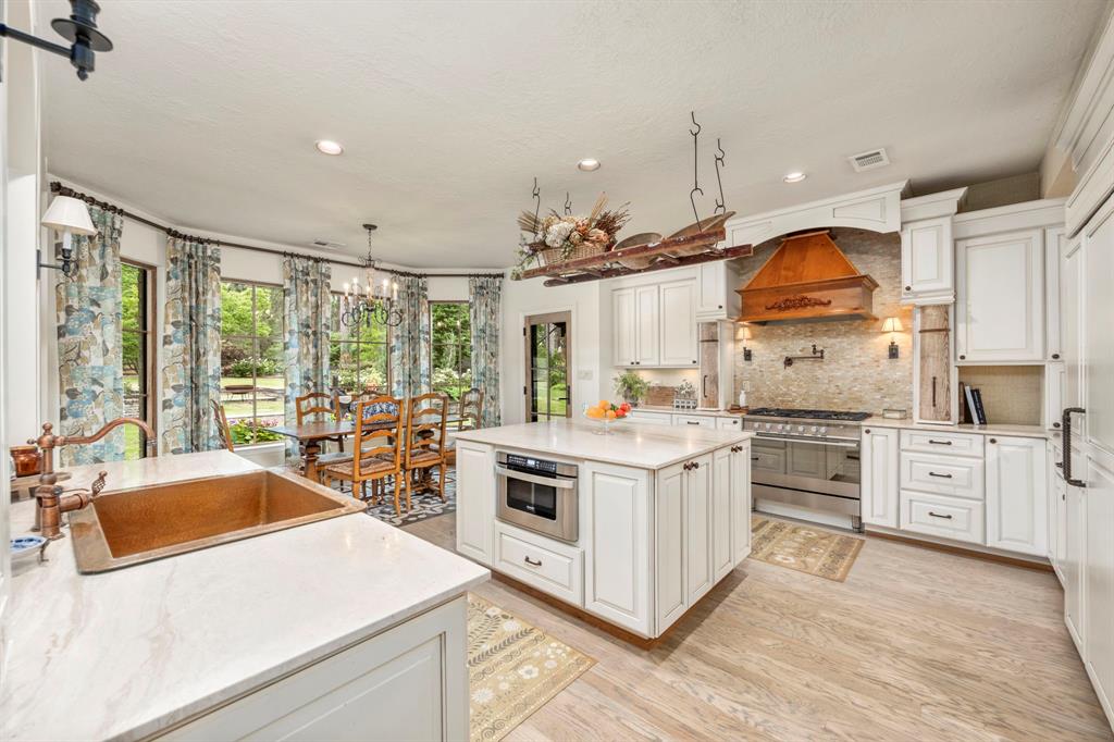 Nestled in the beautiful kitchen is the spacious breakfast area with seating for 6, spectacular views of the backyard and access out to the shaded living area and pool area.