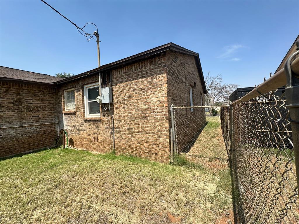 1111 NW 8th Place , Andrews, Texas image 34