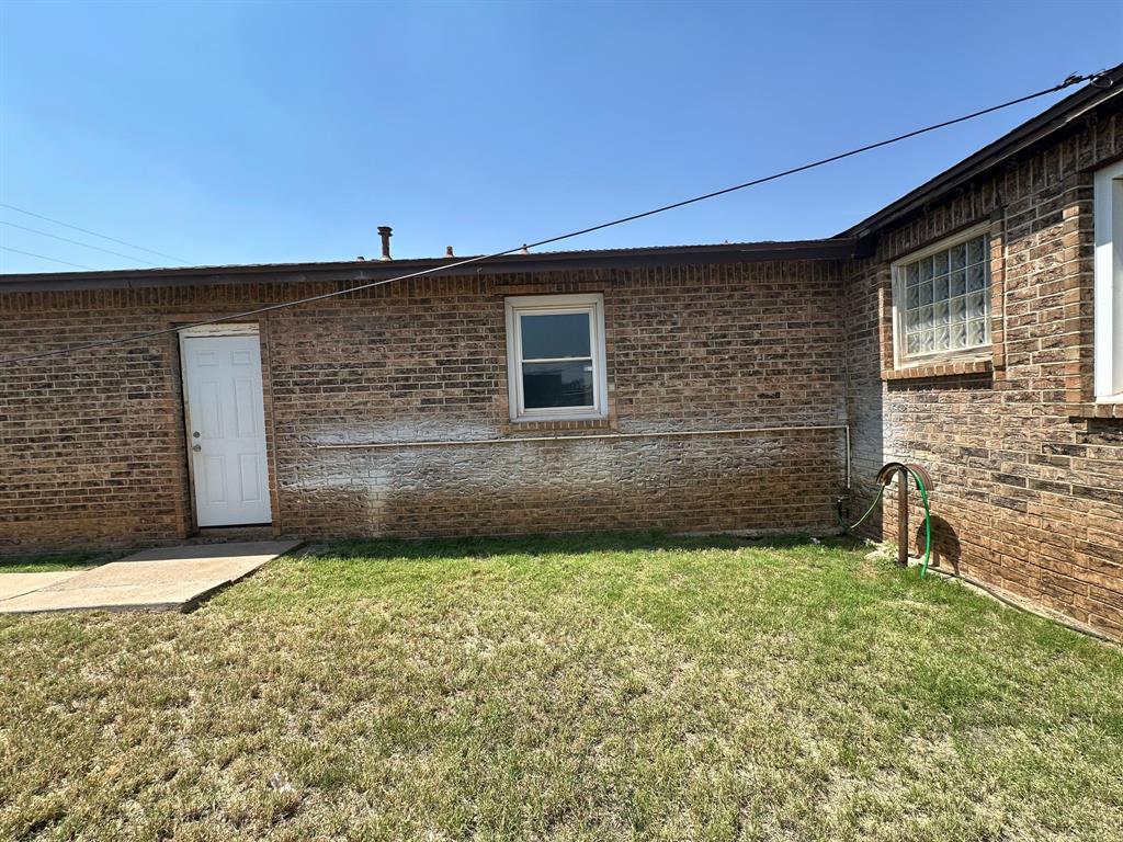 1111 NW 8th Place , Andrews, Texas image 5