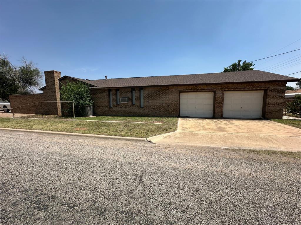 1111 NW 8th Place , Andrews, Texas image 10