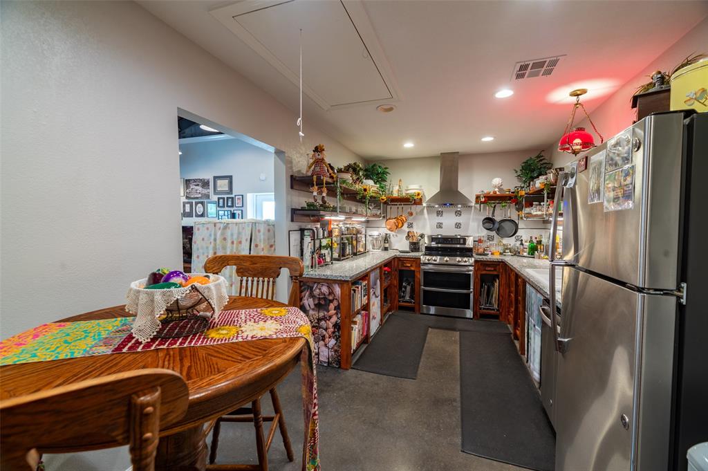 1610 N. Park St kitchen with open uper cabinets and closed lower cabinets.