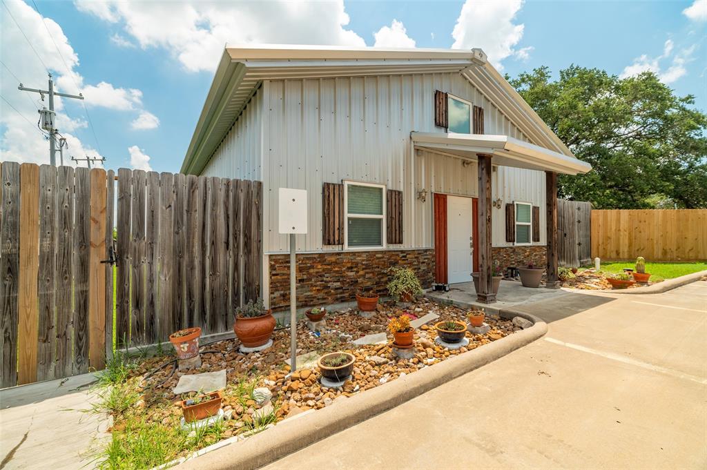 1610 N. Park St front with high fence and access on both sides.