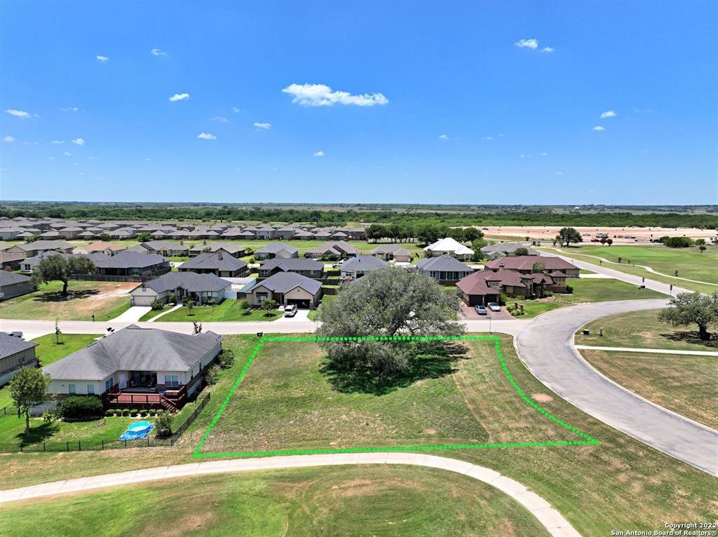 100 Grand View , Floresville, Texas image 4