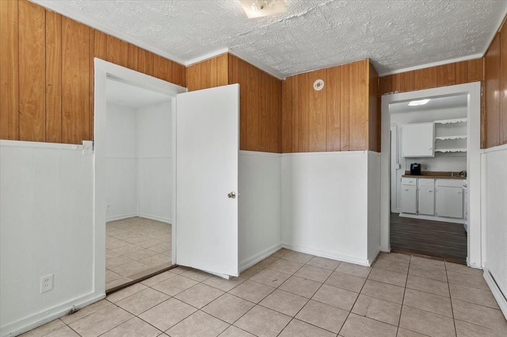 2 Bedroom - 2905 Glenwood