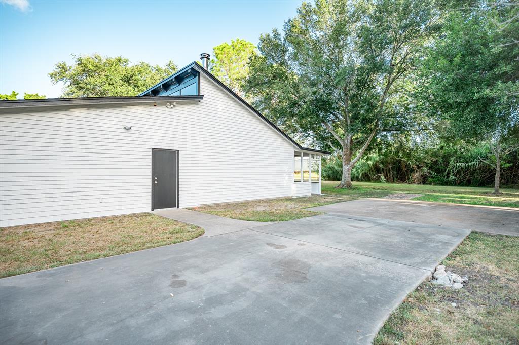 Side driveway for extra parking