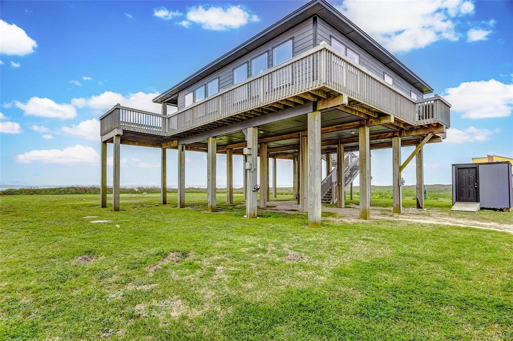 4/5 Buy out lots to the west nice for family gatherings and additional space! 12 x 12 Piers !