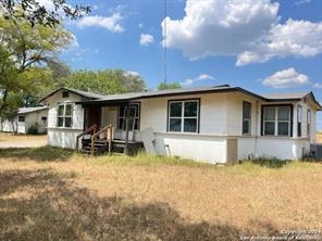 100 County Road 128, Floresville, TX 78114