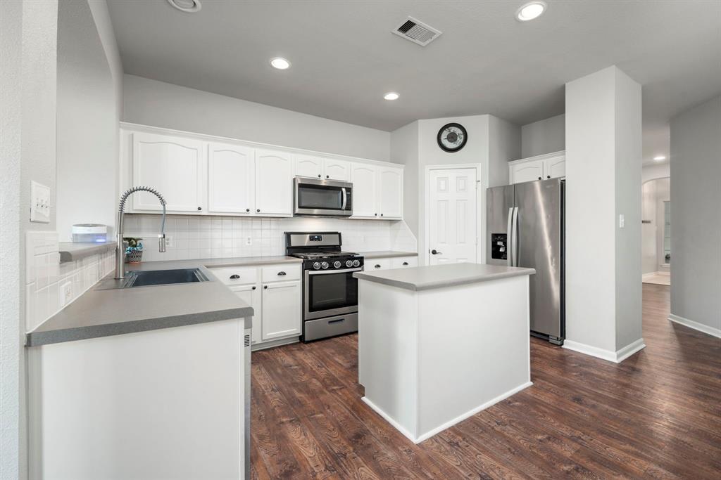 With the addition of the kitchen island, you have plenty of room for meal prepping.