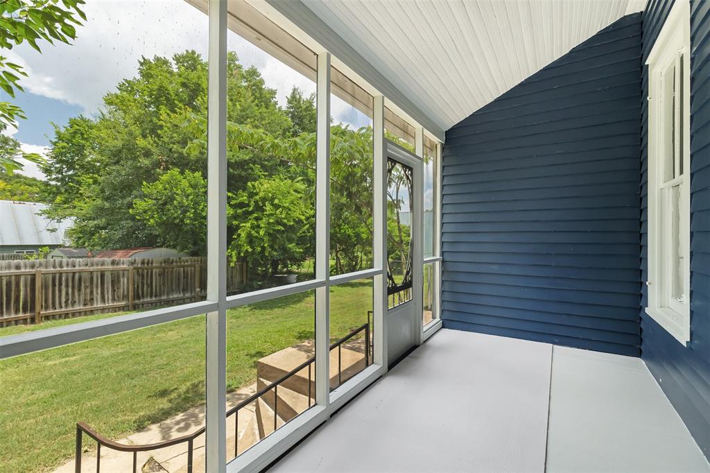 Screened in porch