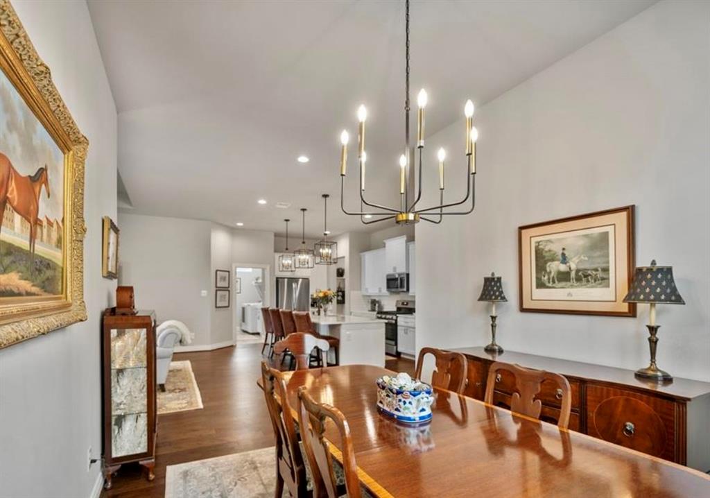 Spectacular Chandelier in Dining Room