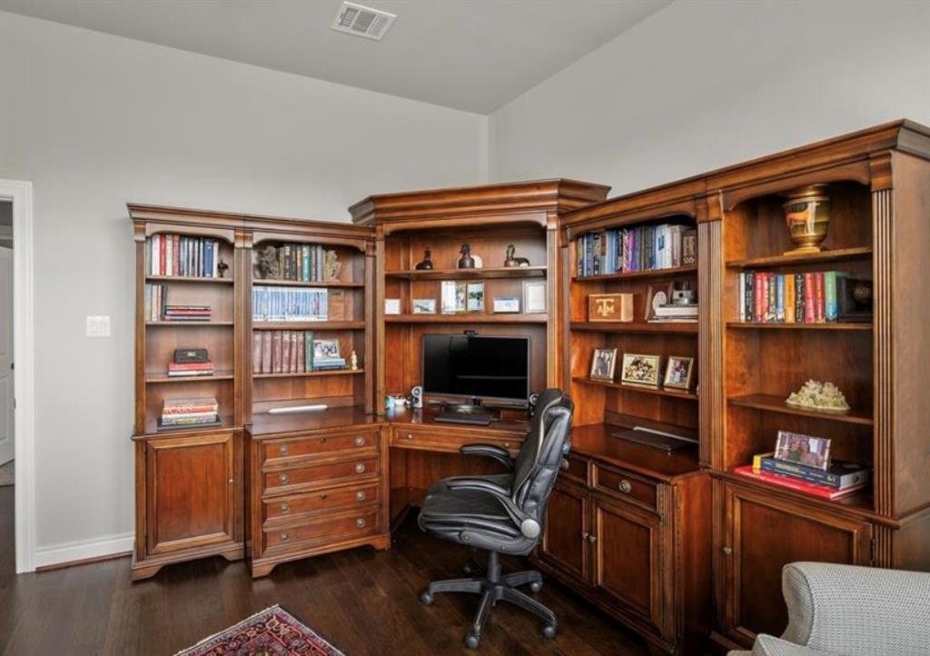 Extra Room is a great Home office space