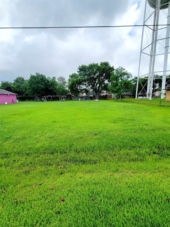 Beautiful grassed lot. Ready for you to make it yours!