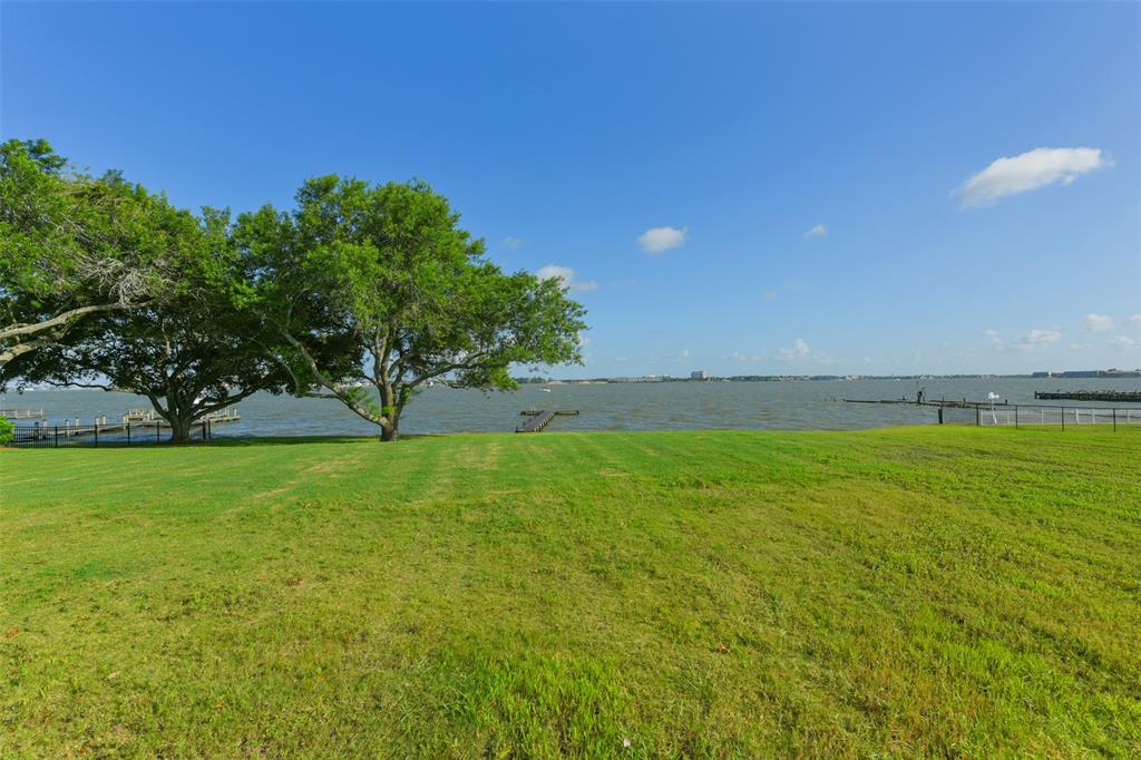 105 Mockingbird Lane , Seabrook, Texas image 9