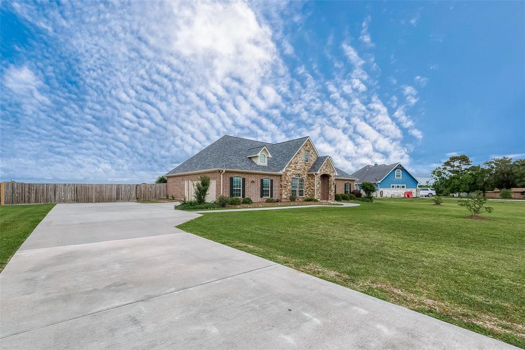 Nicely constructed Concrete driveway.