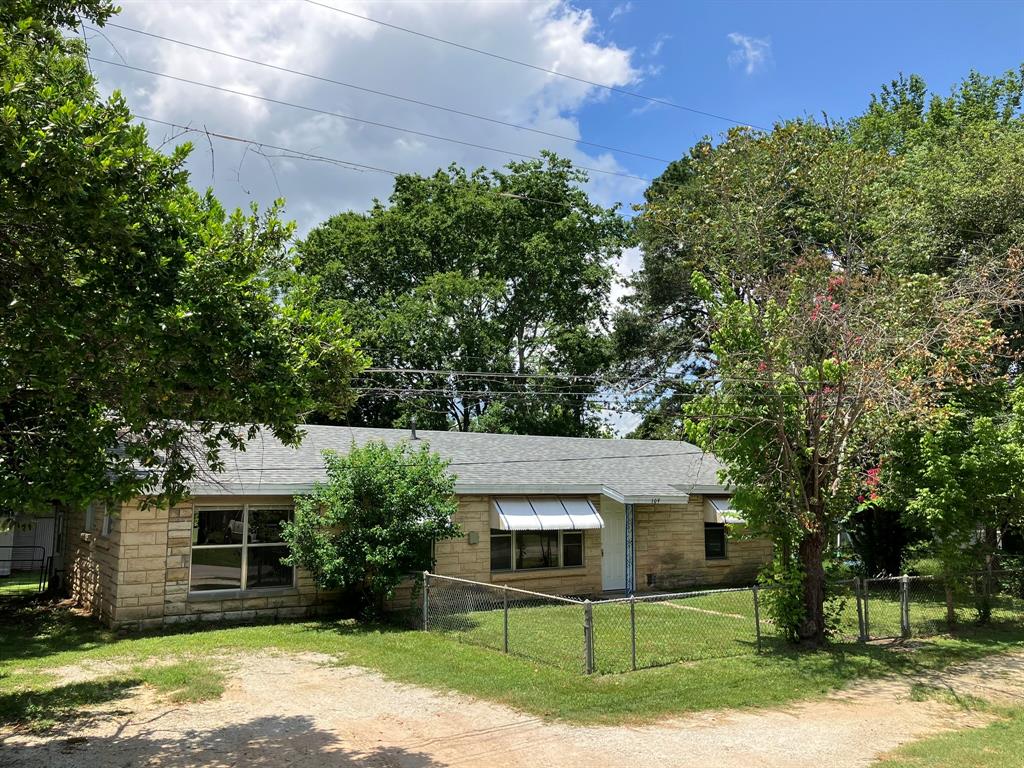 109 Pecan St
