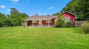 1164 3rd St, Clute, TX 77531
