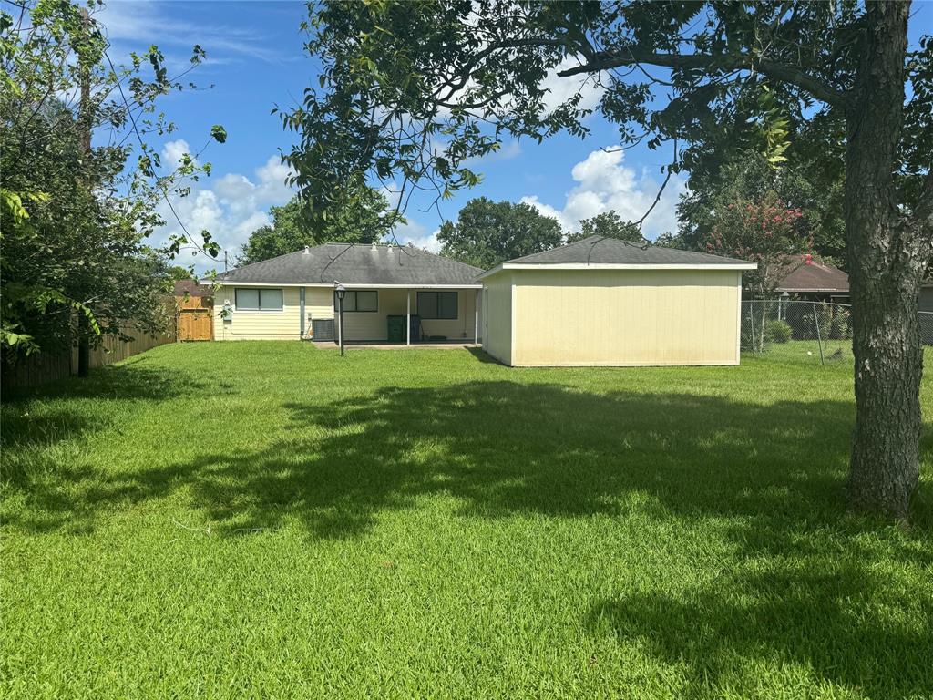 1310 Northbrook Drive , Angleton, Texas image 35