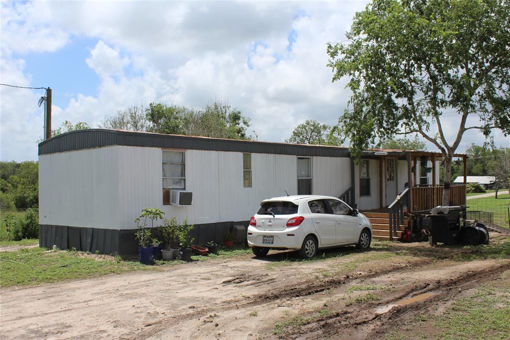 822 E Fannin Street E, Goliad, Texas image 3