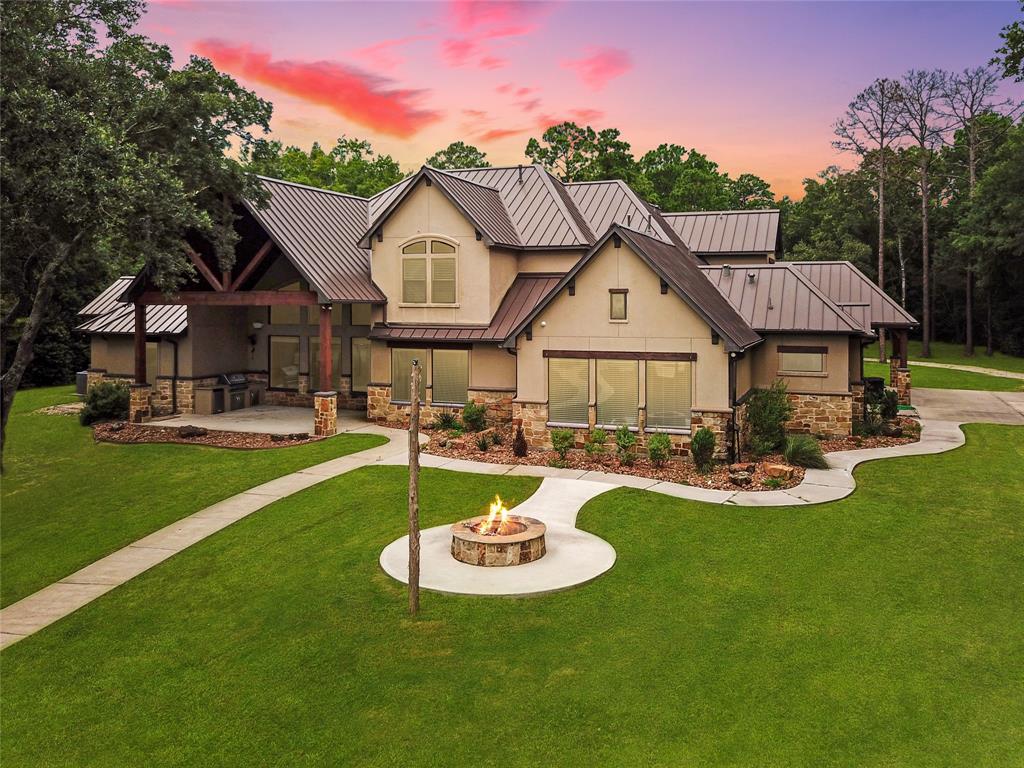 403 W Spreading Oaks Ave