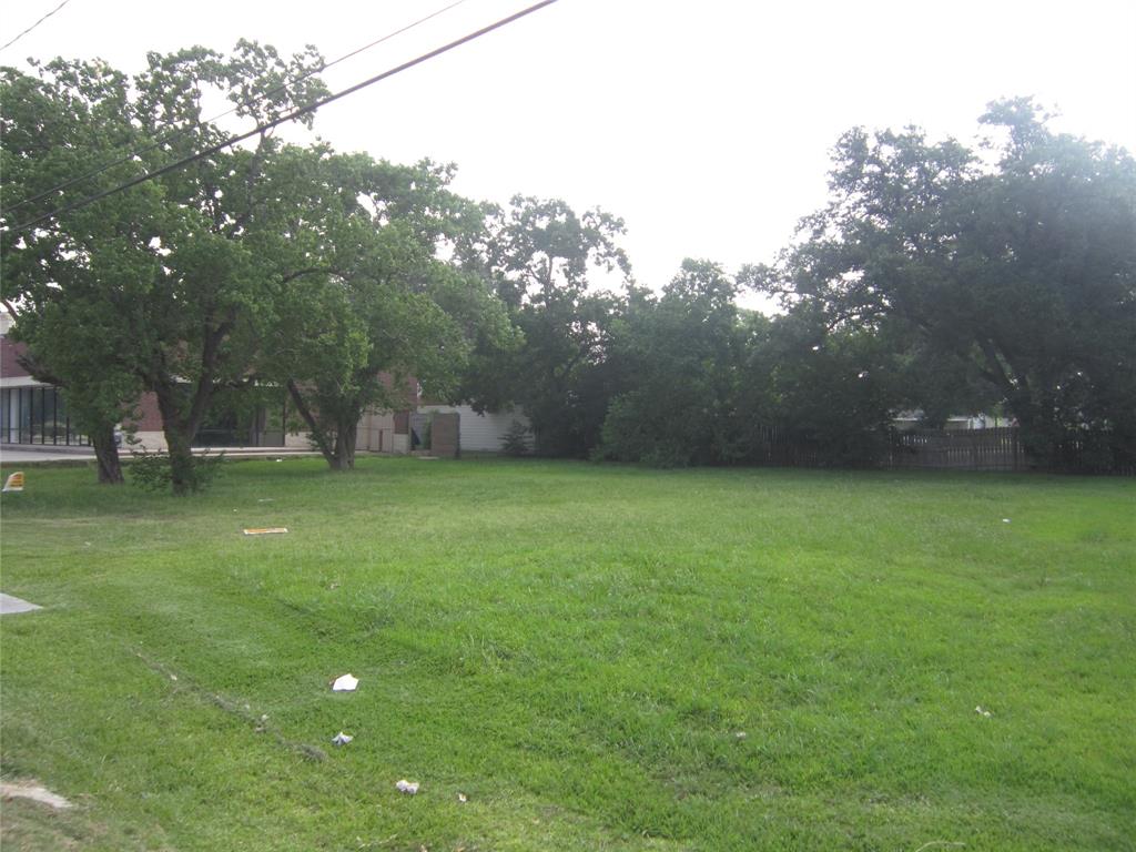 211 215 219 Dulles Ave