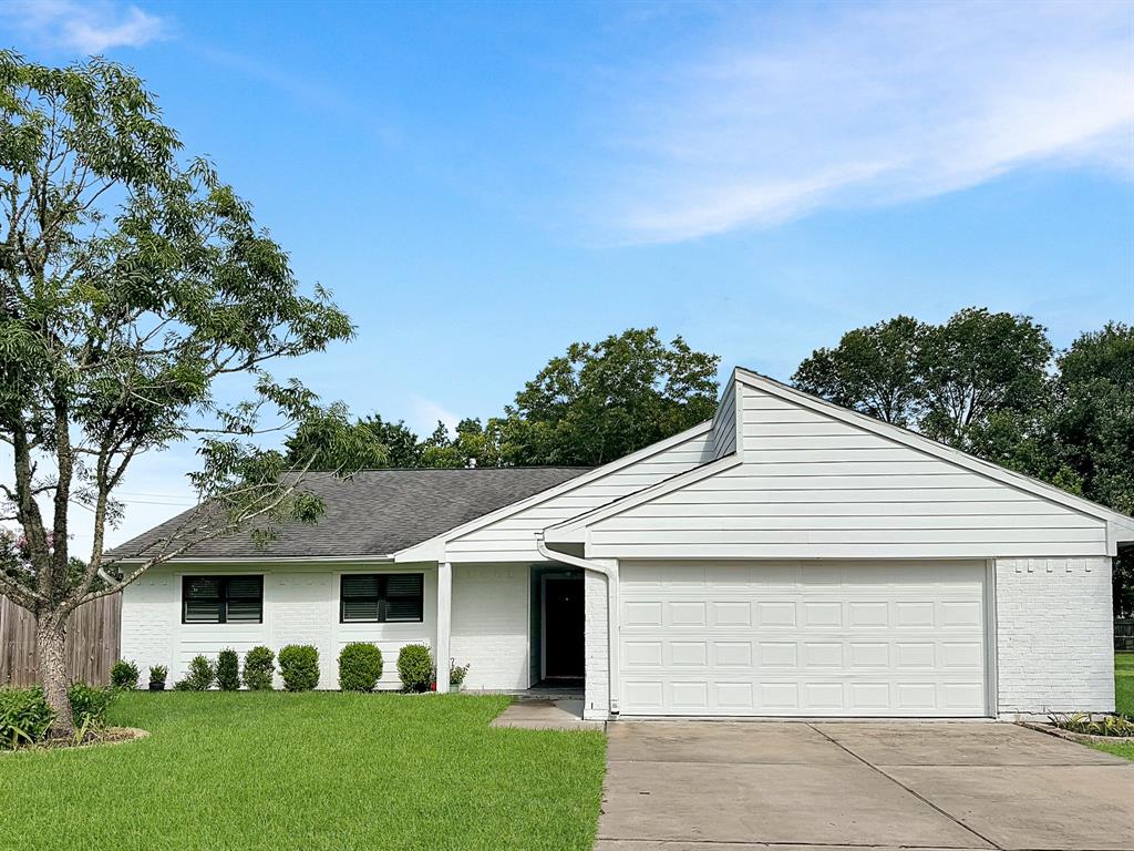 405 E Castle Harbour Dr