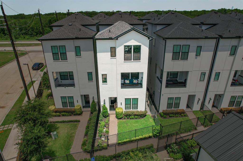 2816 Grand Fountains Dr