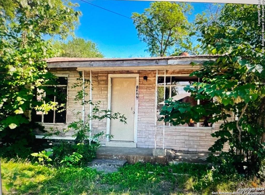 1322 W Southcross Blvd